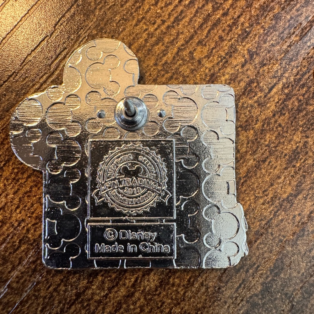 ONE LOT Disney Trading Pins - Picture 11 of 16